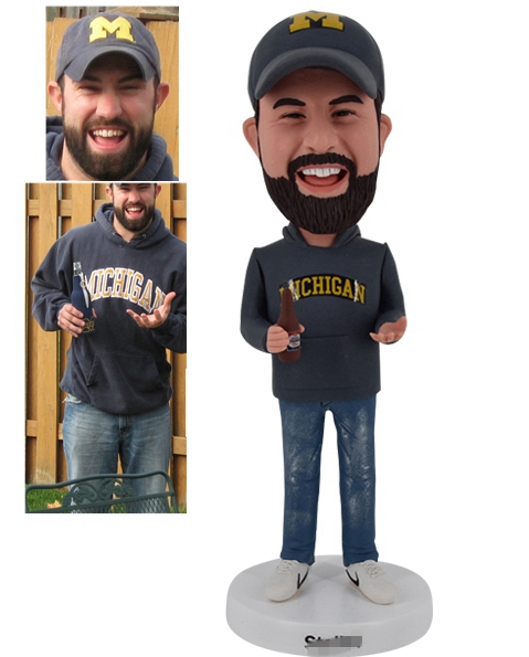 BC1221 Michigan bobblehead holding beer