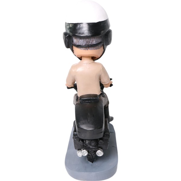 F13132-policeman on Motorcycle-backside