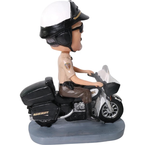 F13132-policeman on Motorcycle-rightside