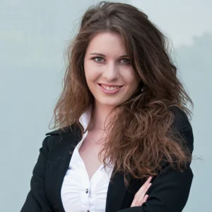 Aneliza R
